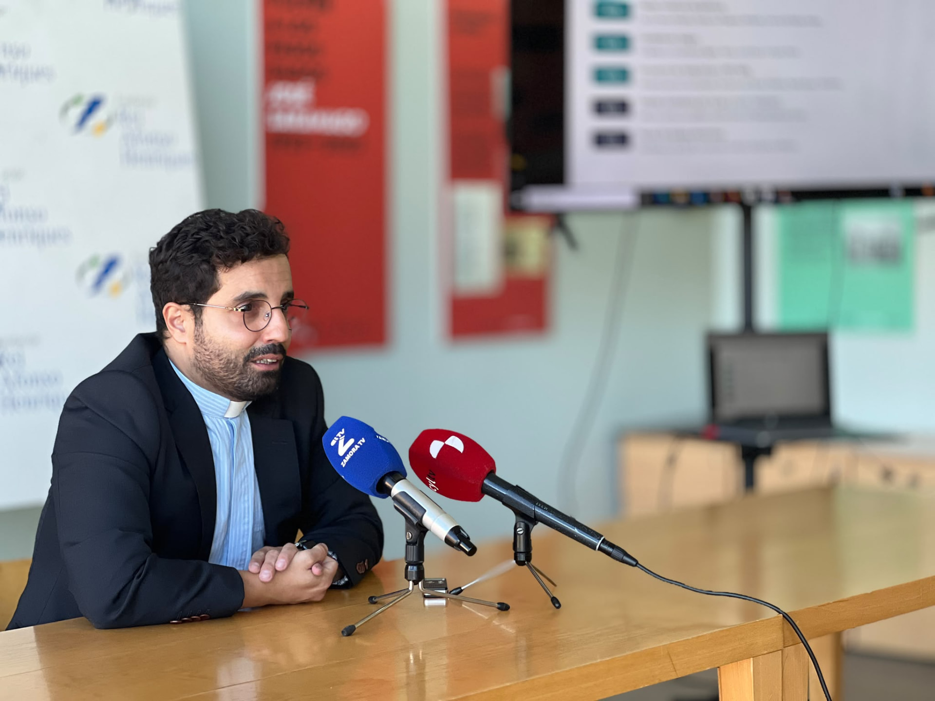 Padre Manuel Ribeiro en la rueda de prensa de Zamora