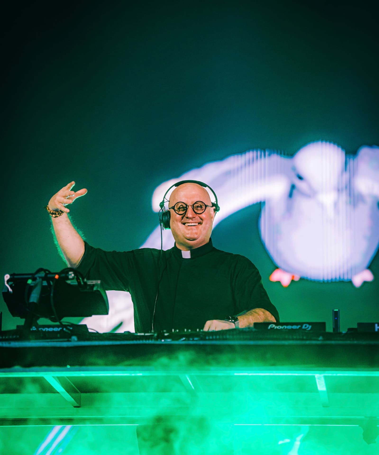 Padre Guilherme anima a noite de encerramento