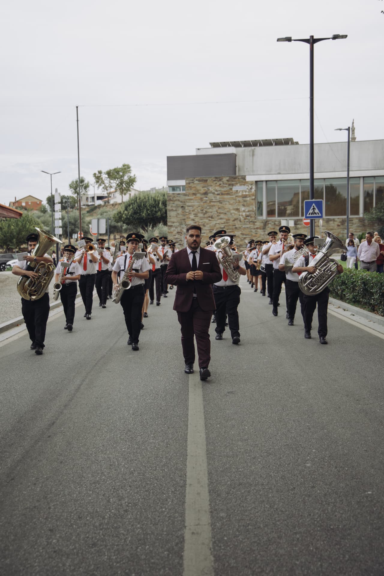 Desfile da banda de música na chegada ao 1.º Encontro