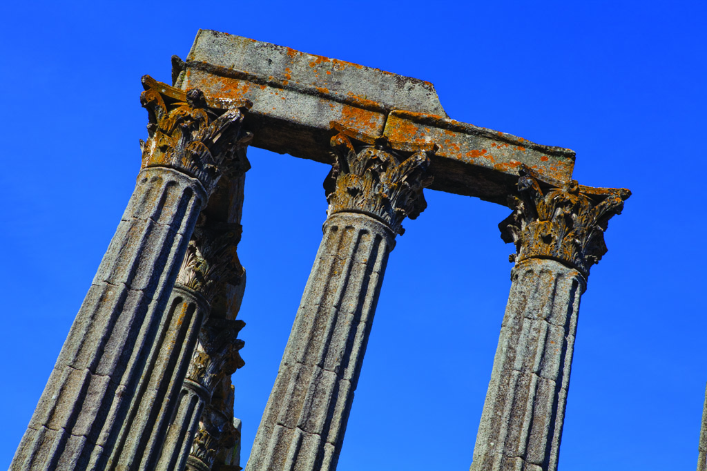 Capitéis do Templo Romano de Évora